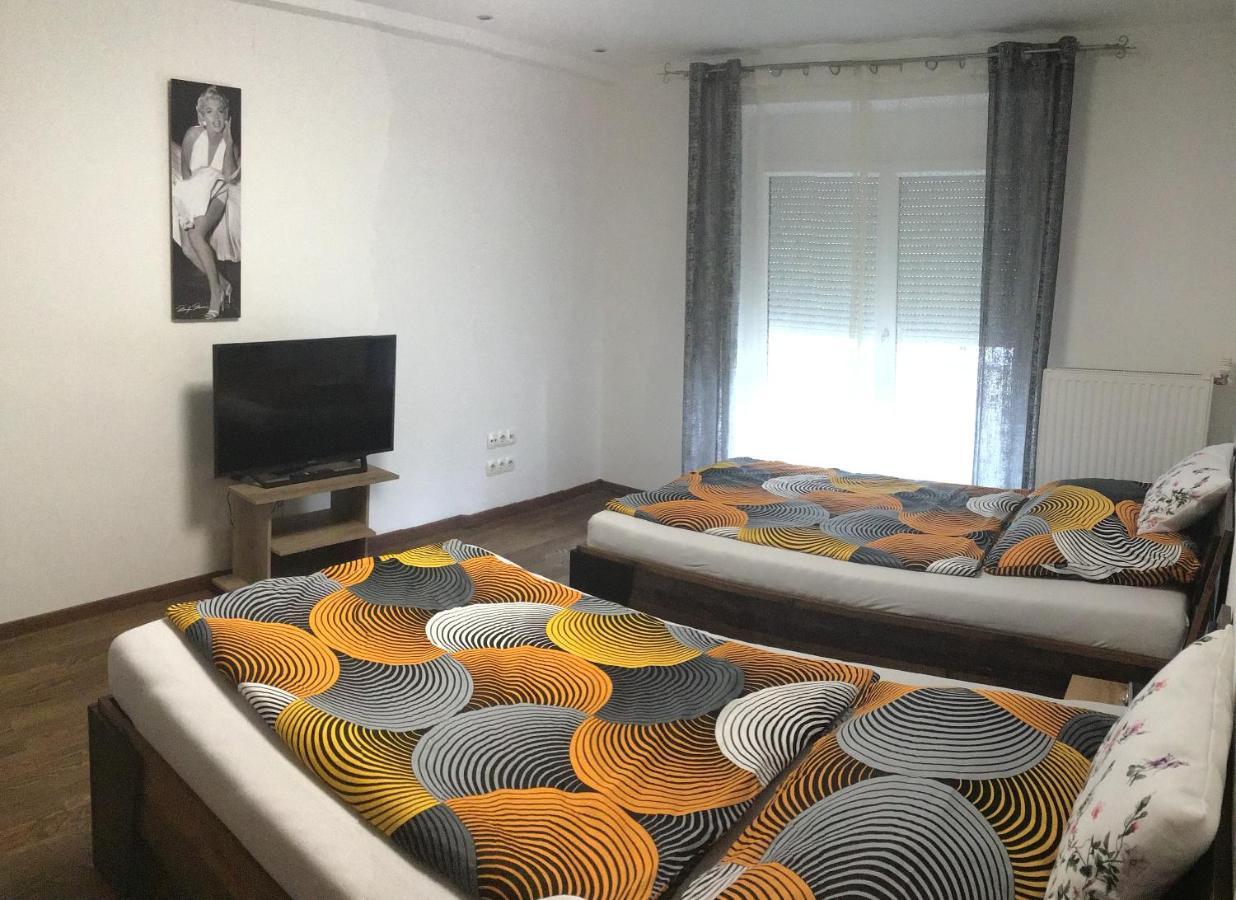 Nina Apartment Wiener Neustadt Exterior foto